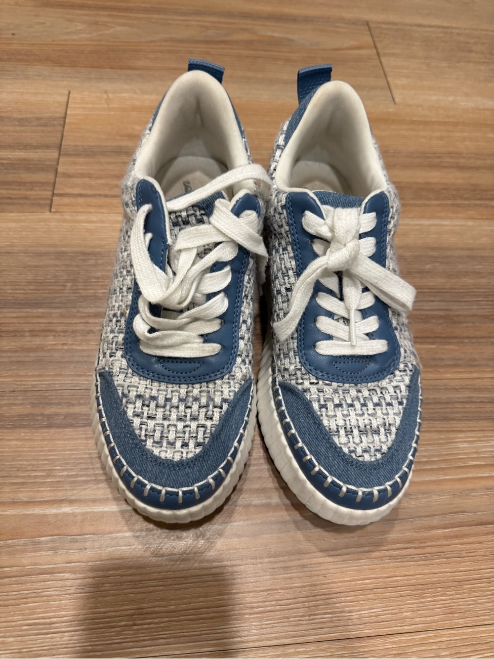 Target Blue and White women’s universal threads Sneakers size 6.5